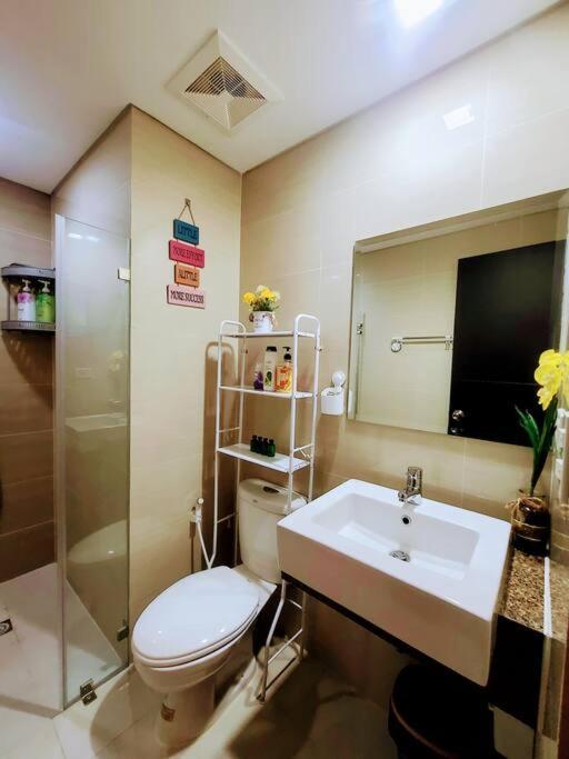 Апартаменты House Of B&Y At 101 Newport Across Naia T3 Манила Экстерьер фото